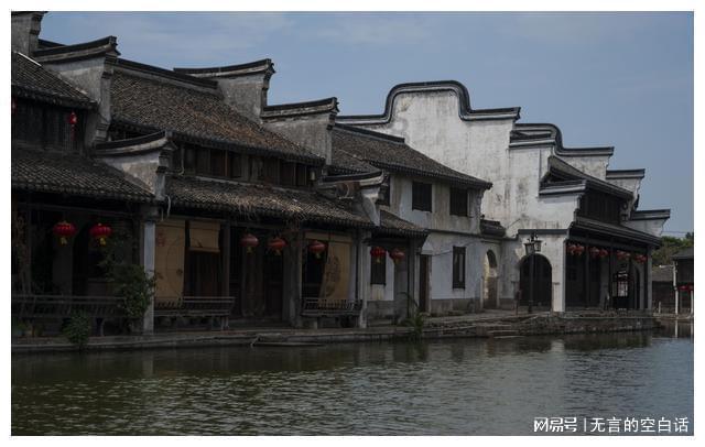 逃离废弃的建筑